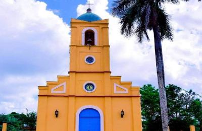Discover VIÑALES Chiesa locale in stile tipico cubano